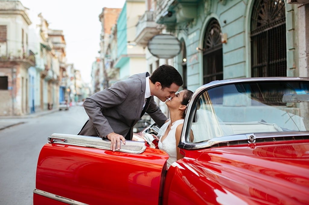 Choosing Classic Car Rental For Your Vintage Themed Wedding